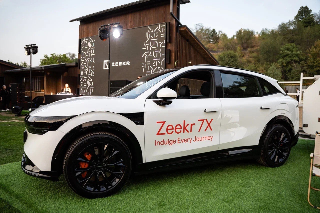 В Алматы состоялась яркая премьера нового ZEEKR 7X